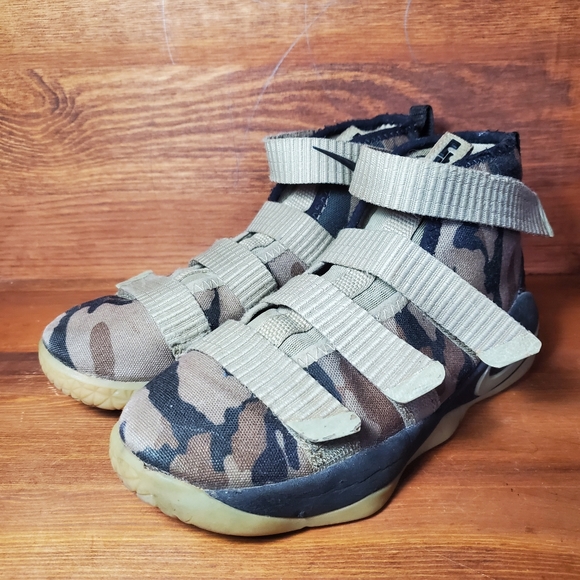 lebron james velcro shoes